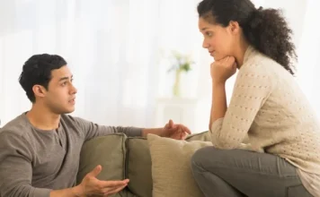 10 conversații pe care ar trebui să le ai cu partenerul tău.