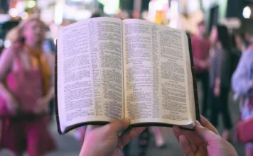 25 de fraze și citate biblice de dragoste, scurte, pentru tineri și nu numai