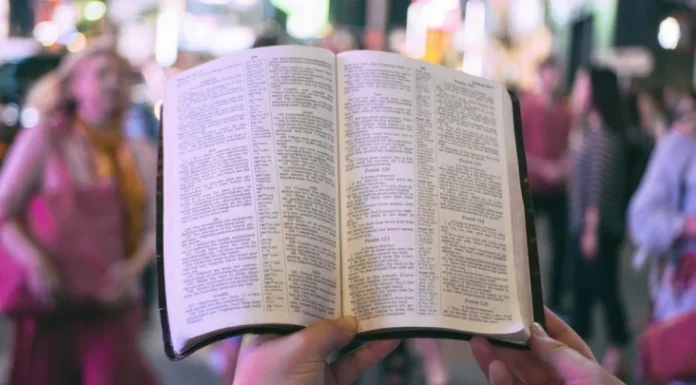 25 de fraze și citate biblice de dragoste, scurte, pentru tineri și nu numai