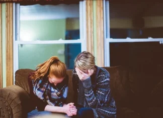 45 de fraze pentru a înveseli un prieten care este trist