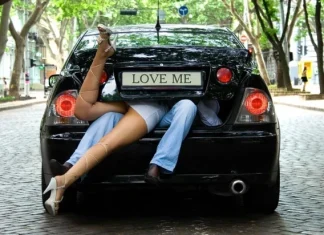 6 poziții pentru a face sex într-o mașină