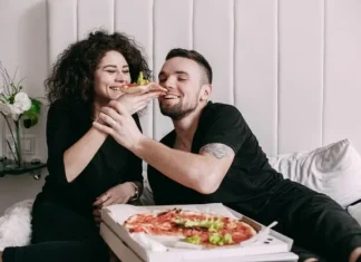 8 moduri tandre de a-ți face partenerul să se simtă special.