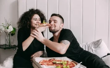 8 moduri tandre de a-ți face partenerul să se simtă special.