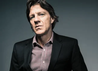 Andrew Garfield va fi James Rhodes într-un film bio