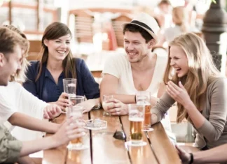 Cele mai amuzante 15 jocuri cu întrebări și răspunsuri