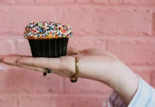 Cele mai bune rețete de cupcake (ușoare, ciocolată și vanilie)