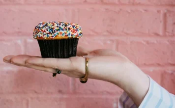 Cele mai bune rețete de cupcake (ușoare, ciocolată și vanilie)