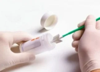 Cinci motive pentru a vă vaccina fiul (și nu doar fiica) împotriva virusului papiloma.