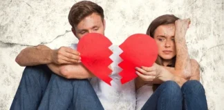 Când vorbești cu partenerul tău noaptea, relația ta durează mai mult