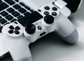 Cum să conectați cu ușurință controlerul PS4 la computer