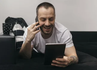 Cum să faci un bărbat să răspundă la toate mesajele tale.