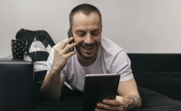 Cum să faci un bărbat să răspundă la toate mesajele tale.