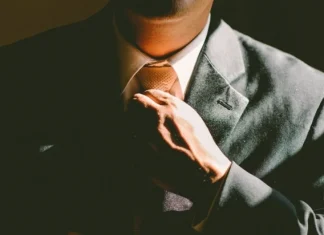 Cum să faci un nod de cravată ușor și elegant