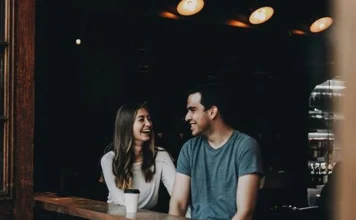 Cum să te îndrăgostești de cineva căruia îi este frică de angajament?