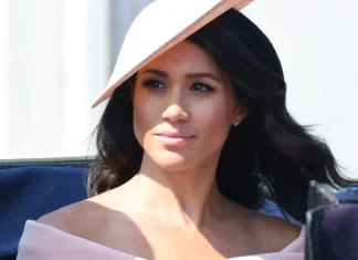 De ce Meghan Markle poartă întotdeauna pantofi mari?