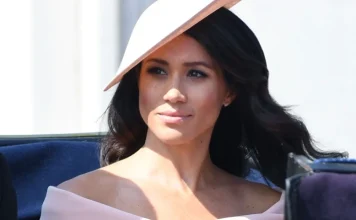 De ce Meghan Markle poartă întotdeauna pantofi mari?