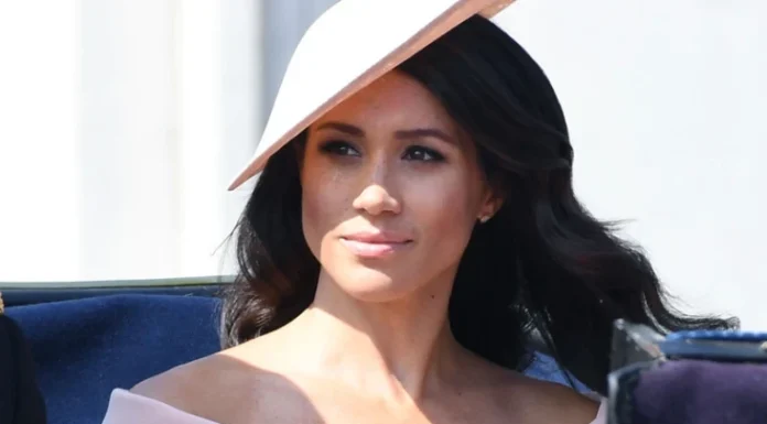De ce Meghan Markle poartă întotdeauna pantofi mari?