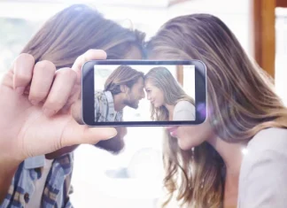 Dragoste în rețelele de socializare… este dragoste? Sau se va presupune că îi lipsește?