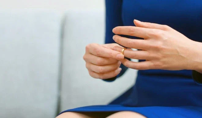 Expresii pe care o femeie căsătorită le-ar spune unei femei singure