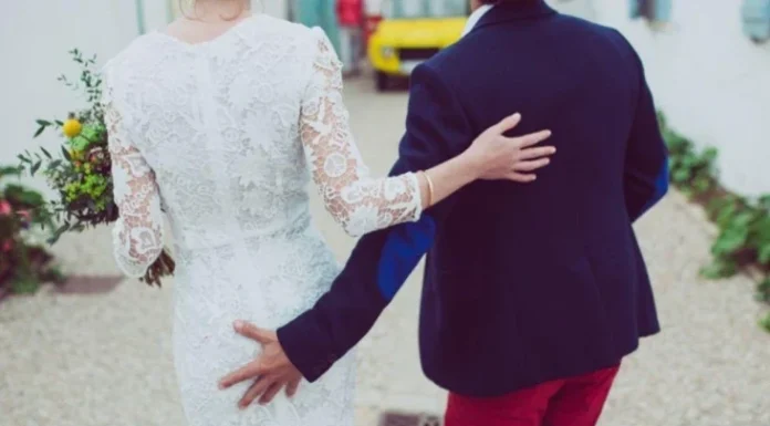 lovitură. Ce înseamnă când partenerul tău vrea să te bată cu palma?