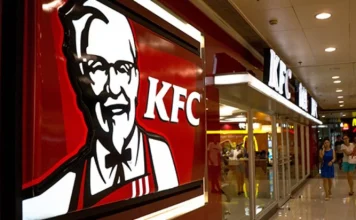 Motivul pentru care KFC urmărește 11 persoane pe Twitter