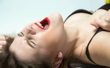 Orgasm la sân: Cum să atingi sfarcurile pentru SUPER orgasme