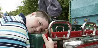 Un caz de obiectofilie: dragoste și atracție pentru un roller coaster