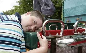 Un caz de obiectofilie: dragoste și atracție pentru un roller coaster