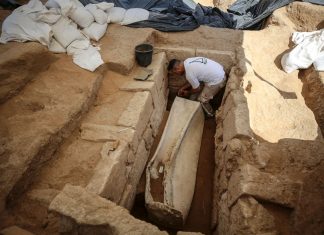 Cimitir din epoca romana cu peste 100 de morminte dezgropate in Gaza