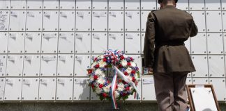 Ian Fishback, soldatul american care a invocat tortura in Irak, este ingropat la Arlington