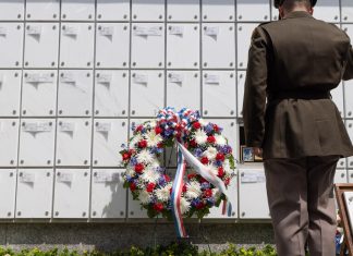 Ian Fishback, soldatul american care a invocat tortura in Irak, este ingropat la Arlington