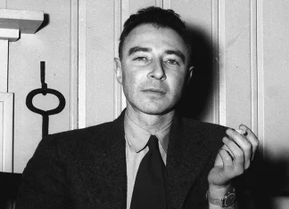 J Robert Oppenheimer: „Parintele bombei atomice”