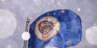 Minnesota incepe lucrarile la un nou steag de stat