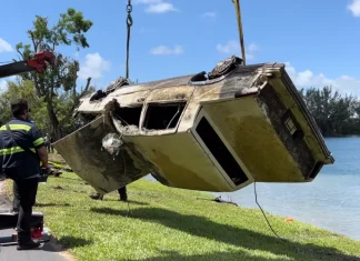 Politia din Miami incepe sa traga masini scufundate dintr-un lac Doral. Iata ce au gasit pana acum