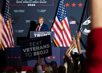 Trump le-a spus sustinatorilor ca acuzatiile sale sunt „pentru tine” pe traseul campaniei din 2024