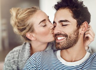 Ce o face pe o femeie sa se indragosteasca de un barbat: 10 moduri