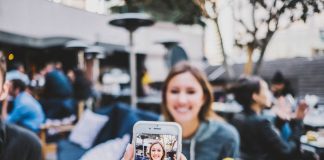 Peste 100 de statusuri uimitoare pe Instagram pentru selfie-uri
