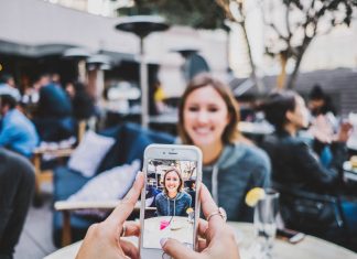 Peste 100 de statusuri uimitoare pe Instagram pentru selfie-uri