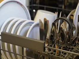 Repararea electrocasnicelor acasa este mai simpla decat