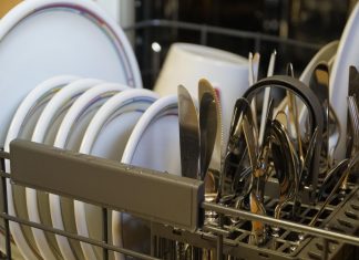 Repararea electrocasnicelor acasa este mai simpla decat
