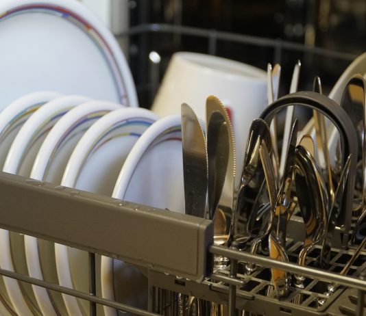 Repararea electrocasnicelor acasa este mai simpla decat